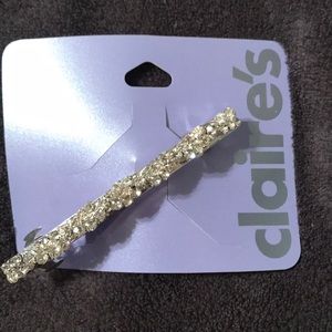 Claire’s hair clip